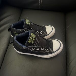 Boys converse size 11 great condition
